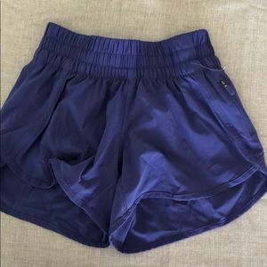Lululemon tracker shorts